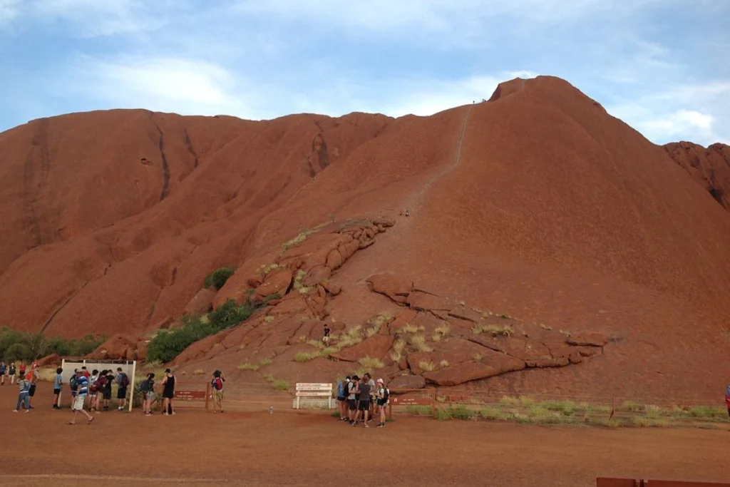 Experience Uluru’s Aboriginal Traditions and Desert Landscapes Uluru Desert Landscapes